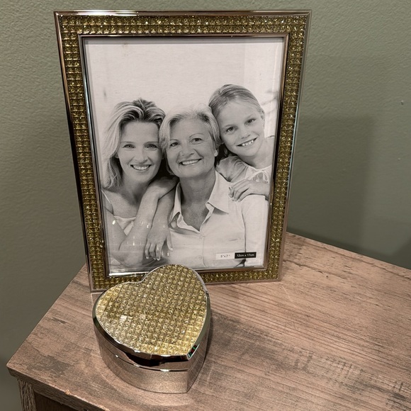 NIB set of Gold “Bling” 5x7 Photo Frame and Heart Trinket Box - Picture 2 of 7